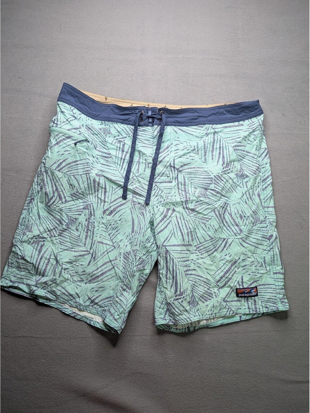 Patagonia Swim Shorts Mens 40 Green Leaf Print Board Shorts Zip Pocket Quick Dry